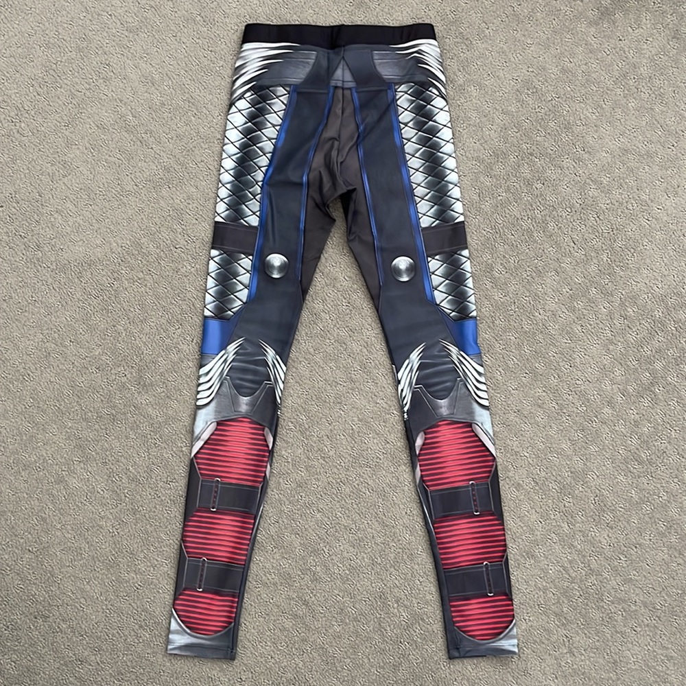 Thor inspired leggings and crop top - Picture 8 of 10